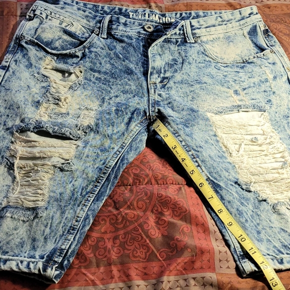Denim shorts - Picture 3 of 4